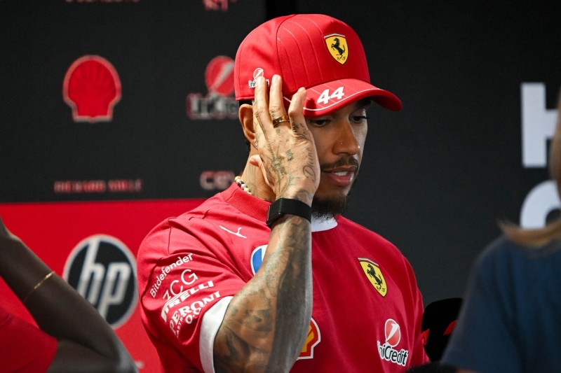alesi-kritisiert-hamilton-demoralisiert-die-menschen-um-sich-herum-25080901.jpg