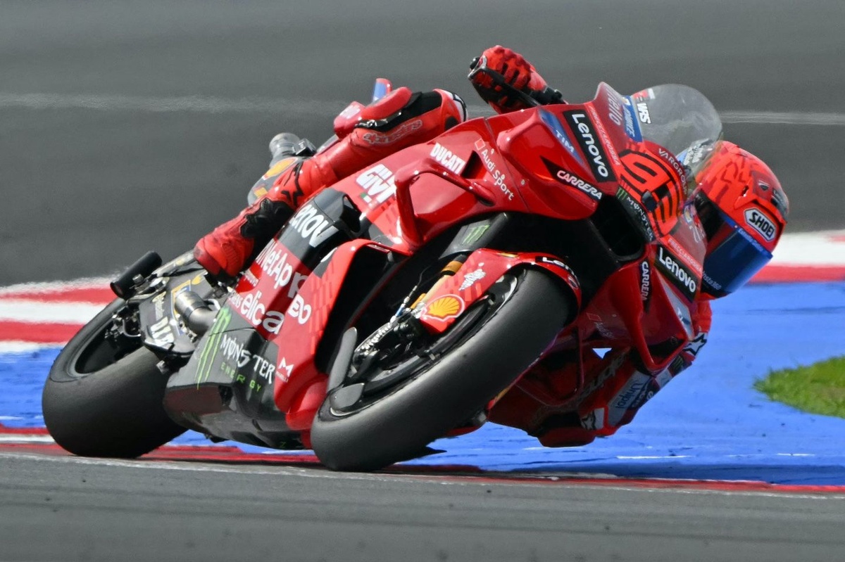 1757864416_marc-marquez-ducati-team-3.jpg